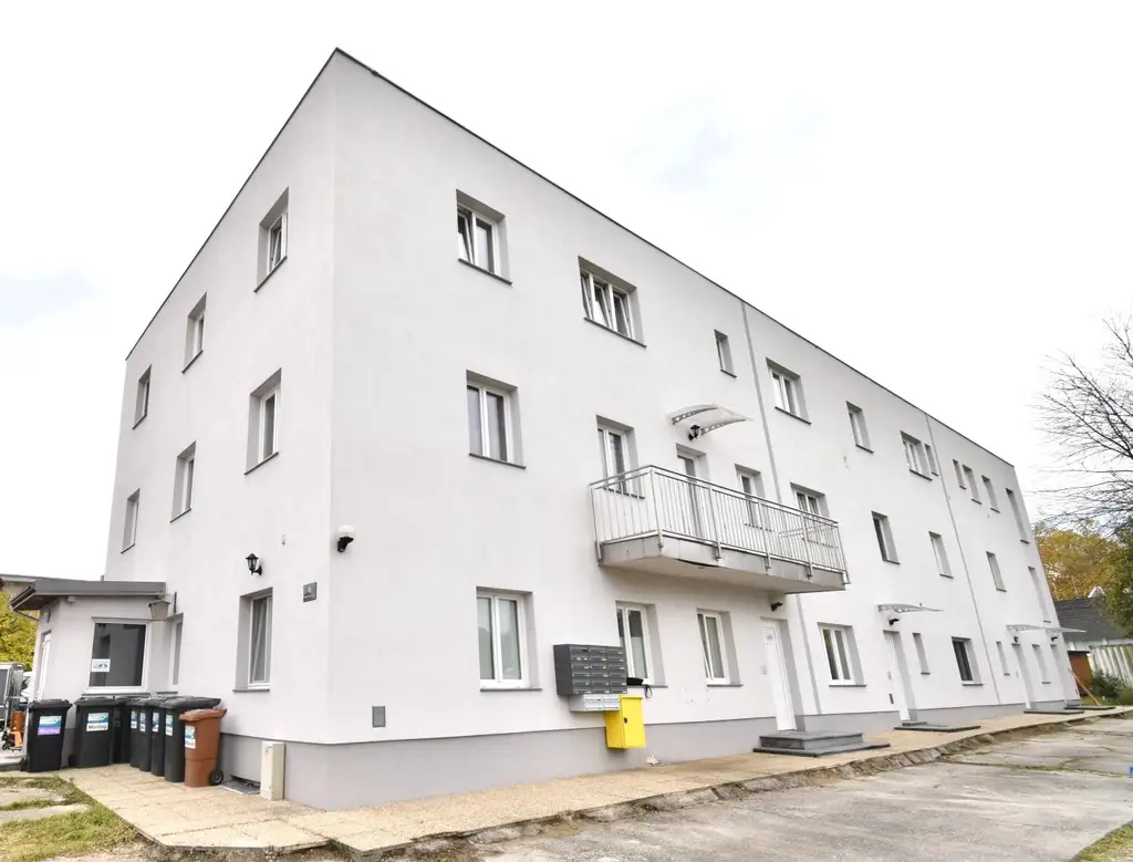 Gepflegtes Mini-Apartment mit Badezimmer in zentraler Lage! Nähe BMW, SKF!!!