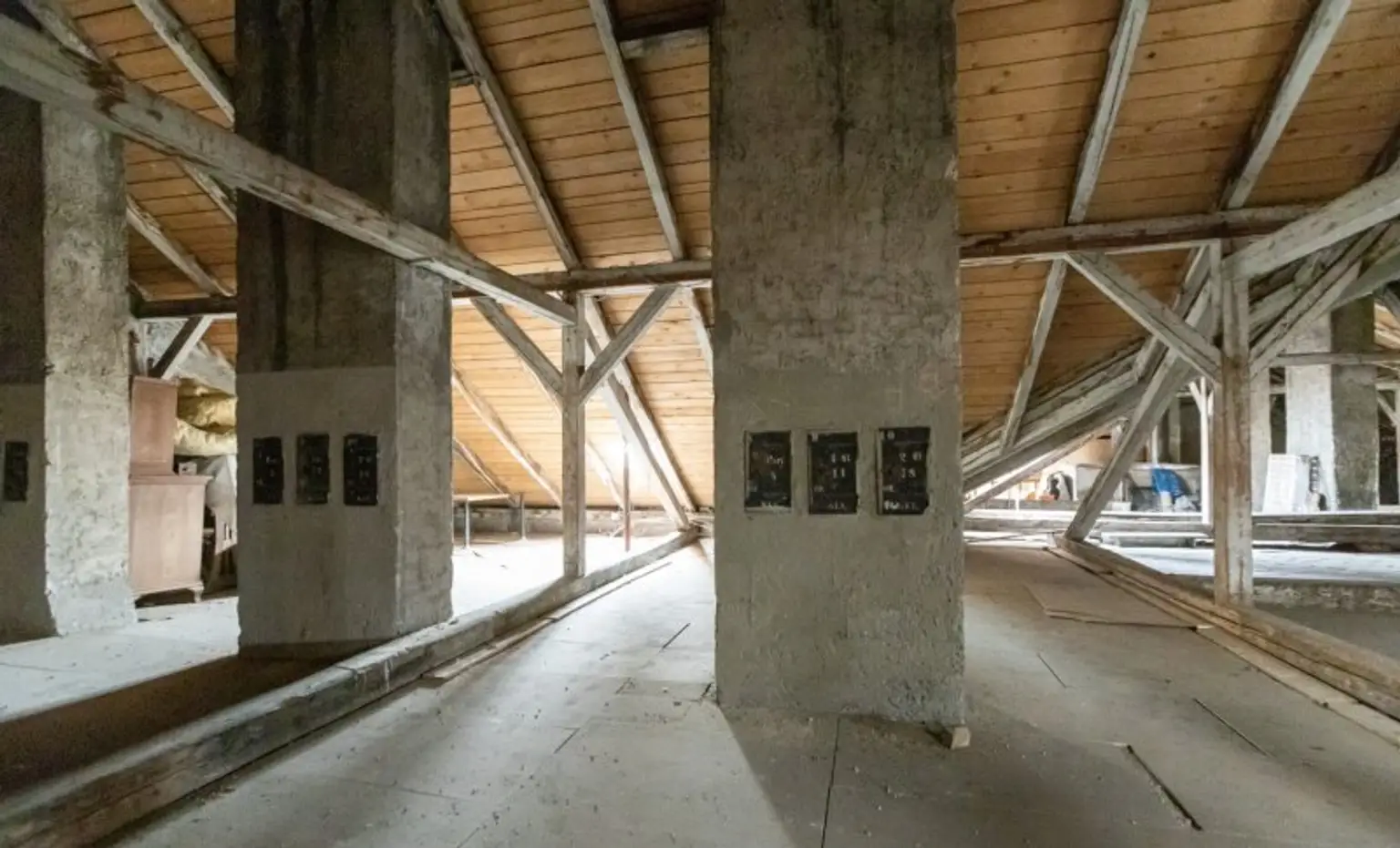 Entwicklungsprojekt - Rohdachboden mit 498 m2 erzielbarer Nutzfläche