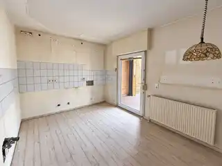 Küche mit Terrassenzugang