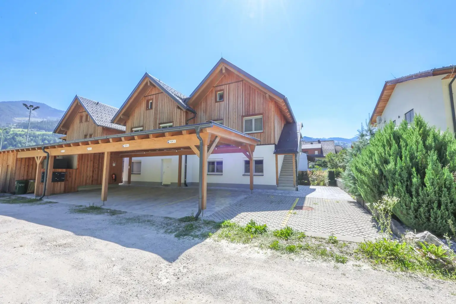Carport + Aussenstellplatz PKW