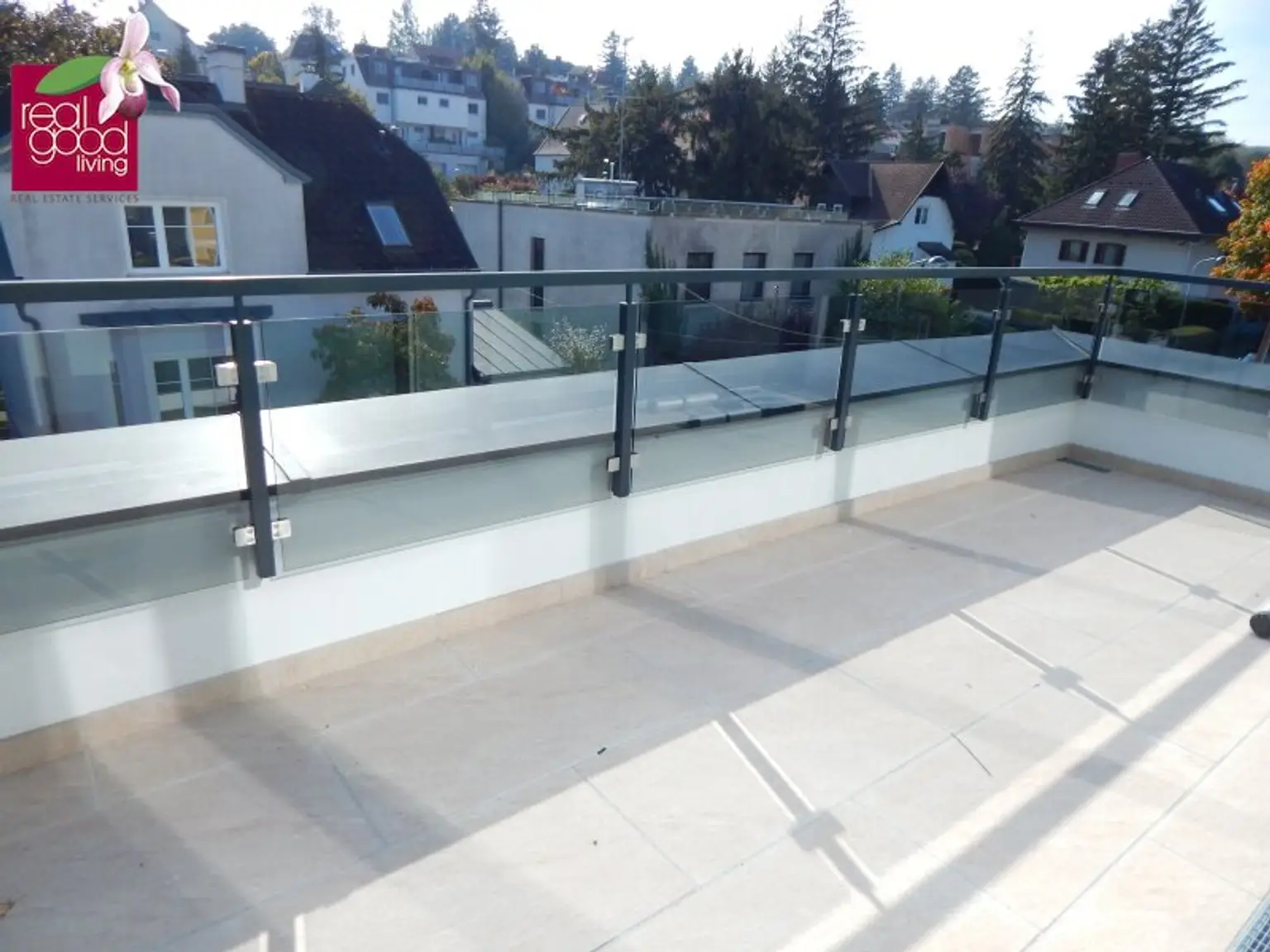Villa mit Pool, voll unterkellert – mit Top-Ausstattung