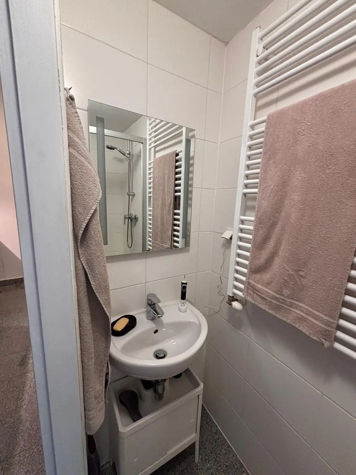 Charmante 2-Zimmer-Altbauwohnung in absoluter Ruhelage - ost-west Ausrichtung - 3 Gehminuten zum Schloss Belvedere