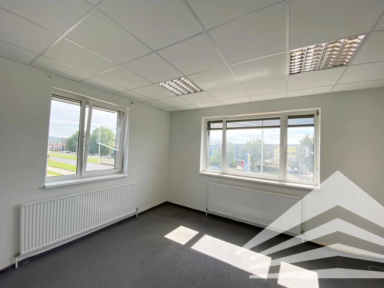Gut sichtbares Büro mit Werbemöglichkeit in Leonding!