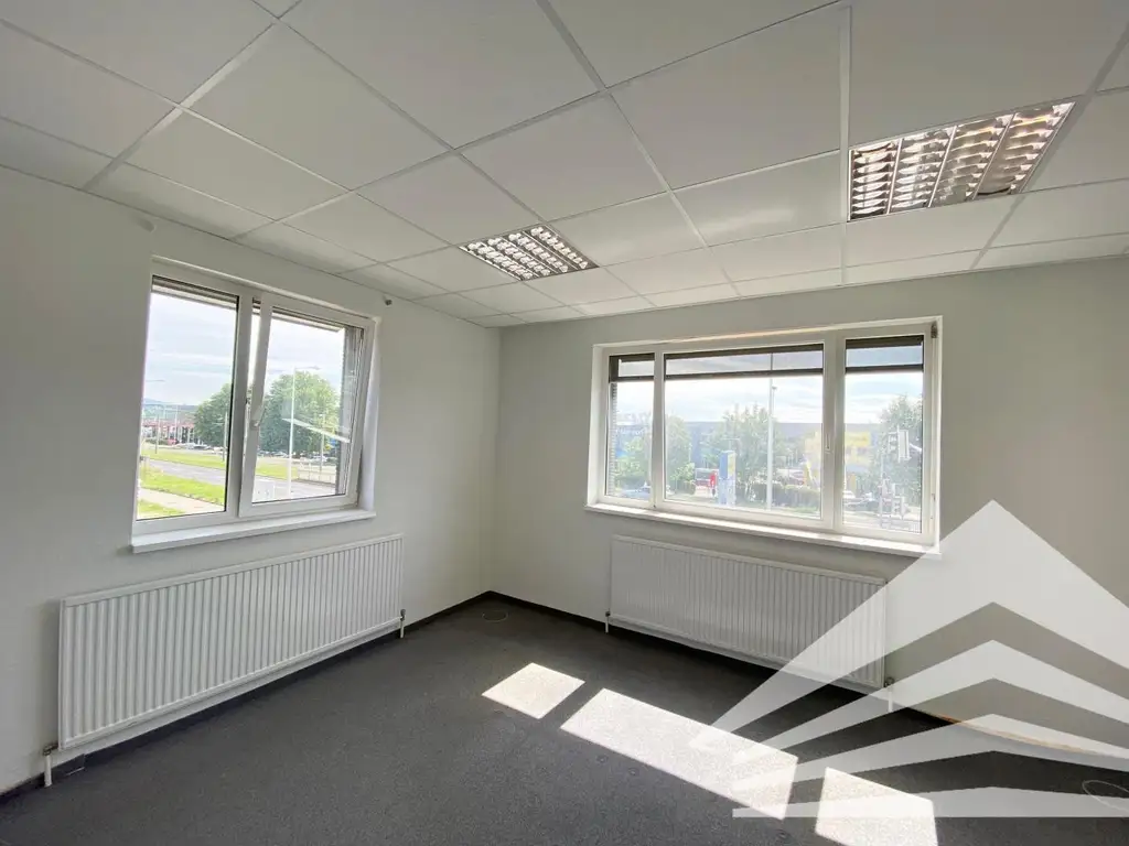 Gut sichtbares Büro mit Werbemöglichkeit in Leonding!