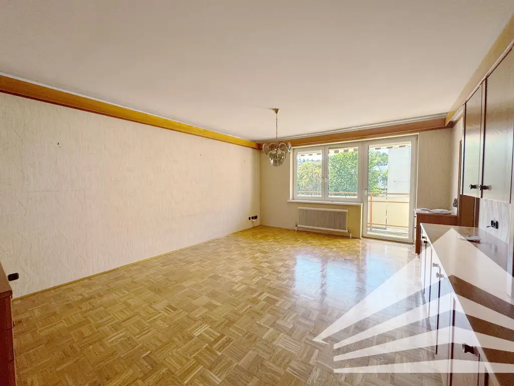 Gepflegte 4 Zimmerwohnung mit Garage und Balkon in bester Lage am Auberg