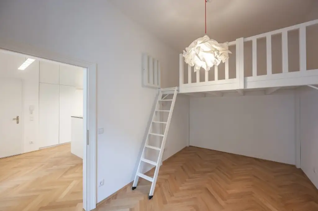 ++1150++ Stilvolle 4-Zimmer Altbauwohnung mit Balkon – Wohnen in Toplage mit Topausstattung