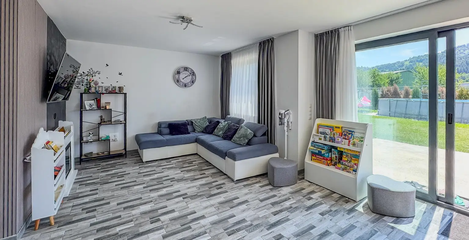 Neubau 2021 mit Pool & Garten – 4 Zimmer auf 707 m² in Gaisfeld
