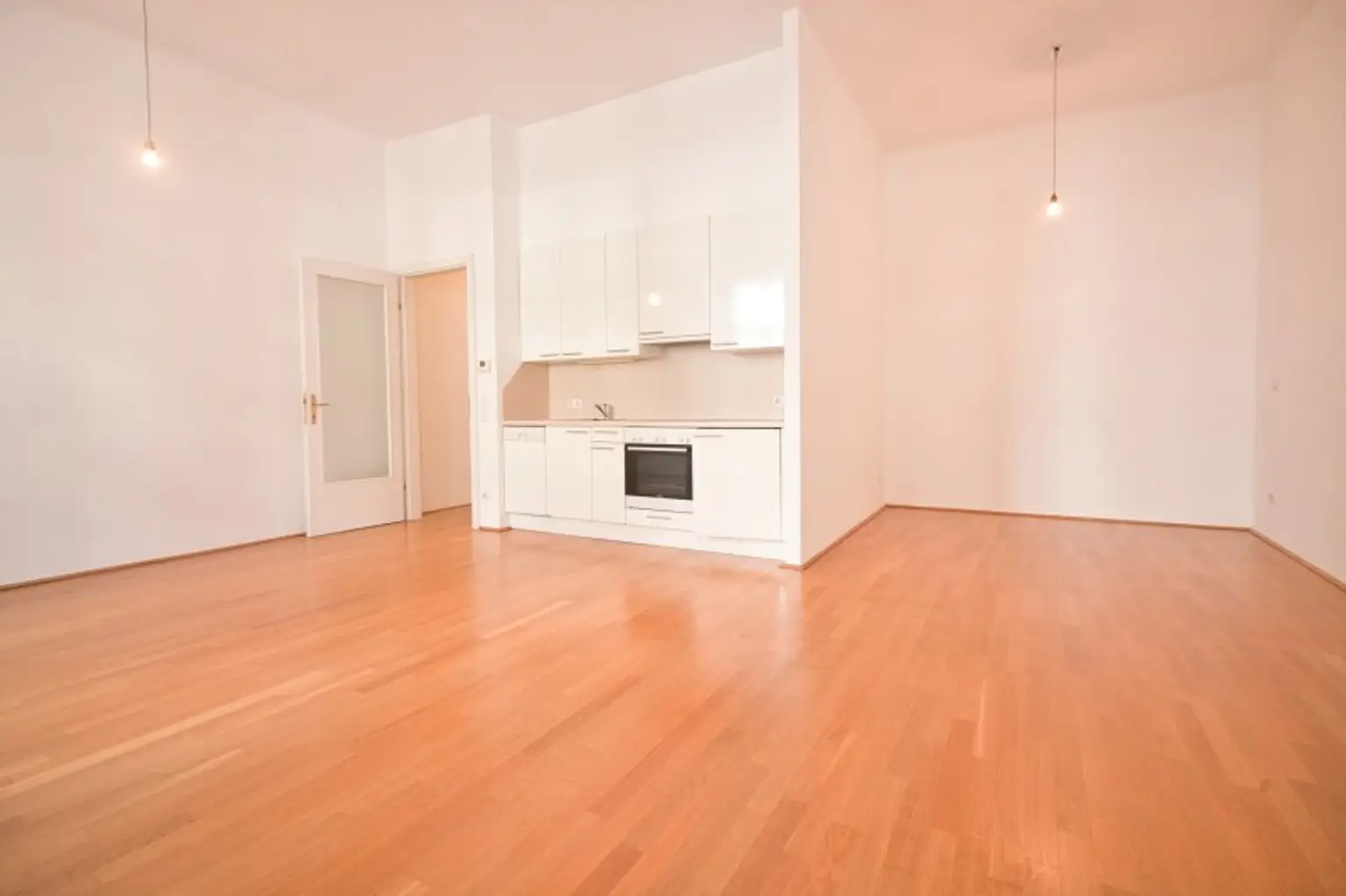 Charmante Altbau-Wohnung in denkmalgeschütztem Haus | sehr gepfleger Zustand