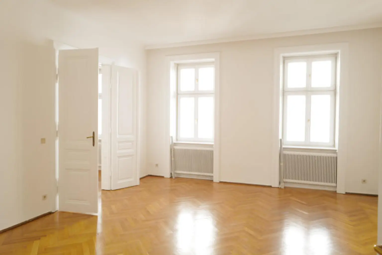 Altbauwohnung mit Innenhof-Balkon - U3 Nähe
