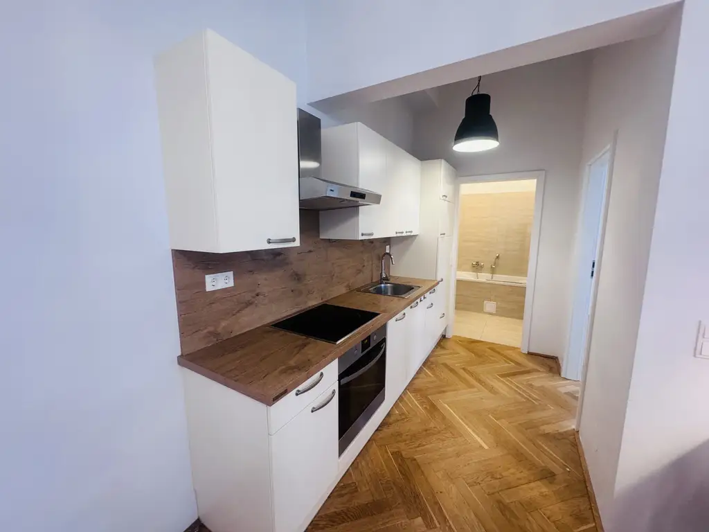 Charmantes 2-Zimmer Altbau-Schmuckstück mit Balkon
