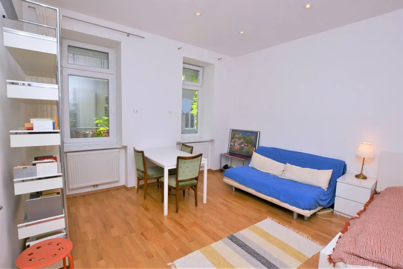 Charmante 1-Zimmer-Altbauwohnung mit Balkon in Hofruhelage
