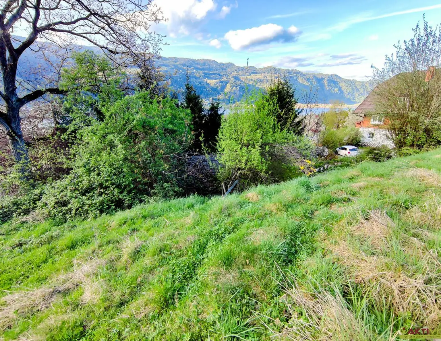 Kleingarten mit Seeblick auf den Ossiacher-See. - Nur 3 Stück verfügbar: Schnell anfragen!