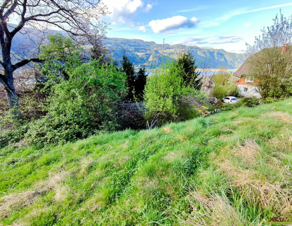 Kleingarten mit Seeblick auf den Ossiacher-See. - Nur 3 Stück verfügbar: Schnell anfragen!
