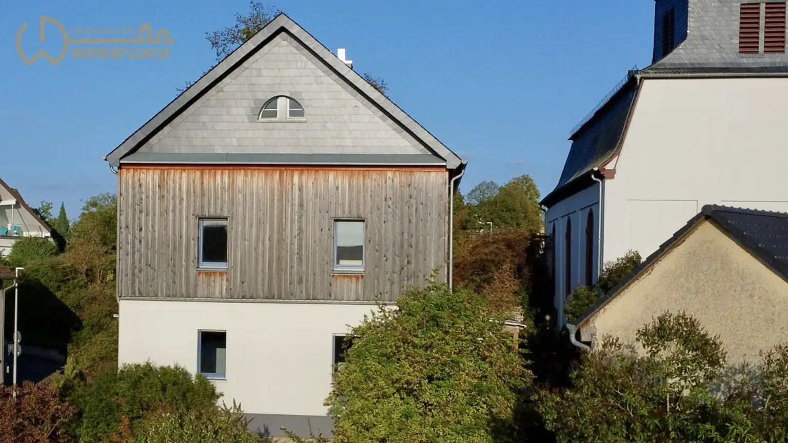 Alte Schule mit Nebengebäude
