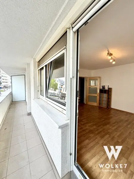 Zu vermieten: 1-Zimmer | großer Balkon | Hoßplatz 25er 26er | Keine Ablöse