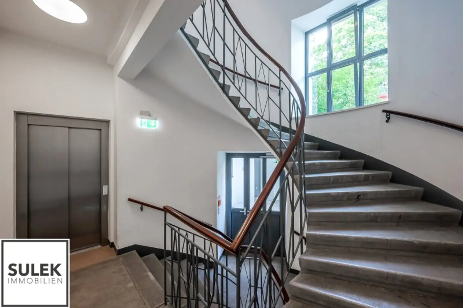 Einzigartige DG-Wohnung mit Loft-Charakter und Terrassen (rd. 165m²) inkl. atemberaubendem Fernblick