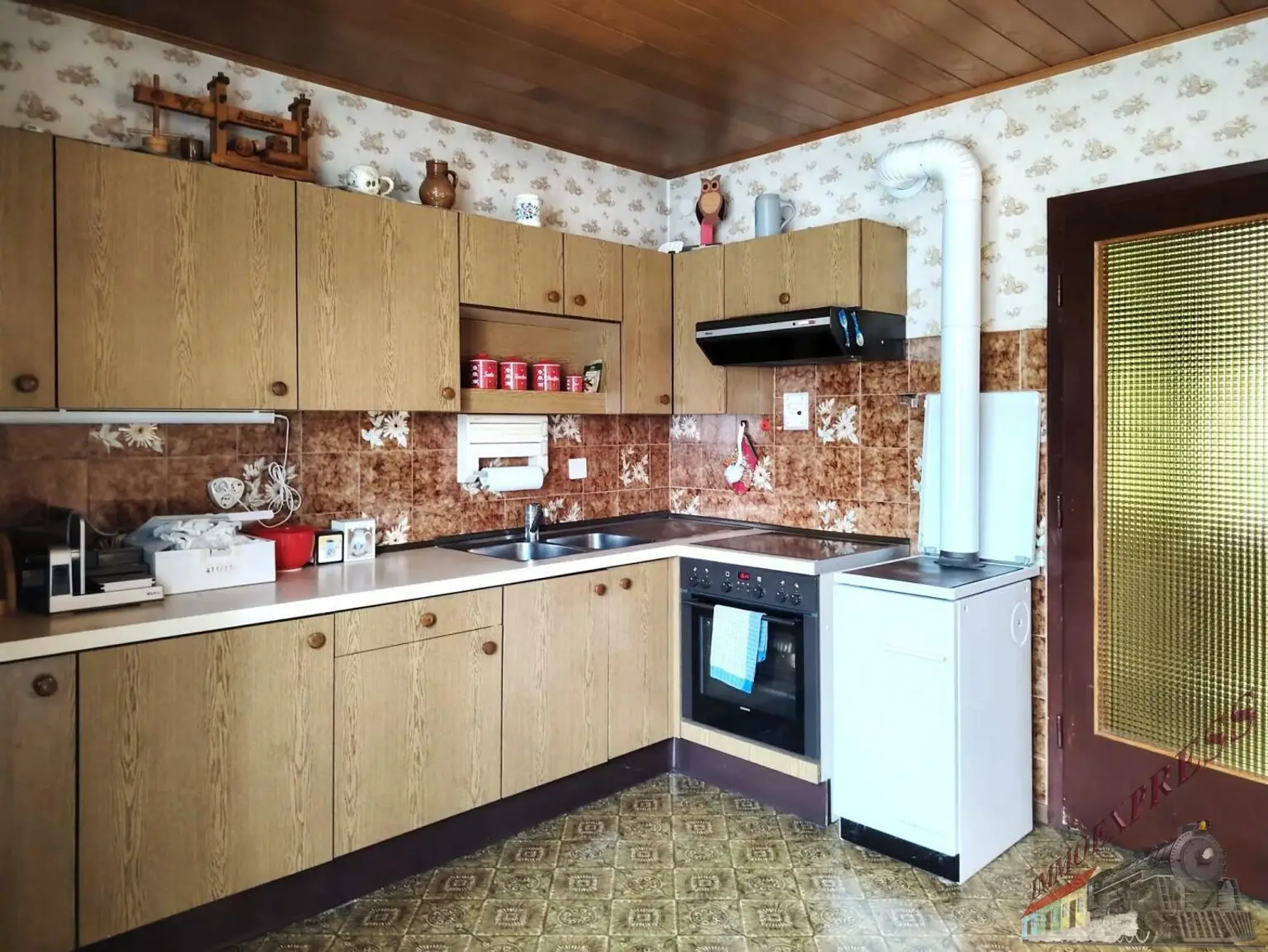 Einfamilienhaus mit großem Grundstück (2 Parzellen) wartet auf Sie!