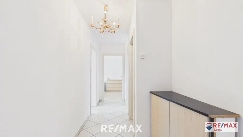 Einzugsbereites Haus mit großer Garage und großem Grundstück