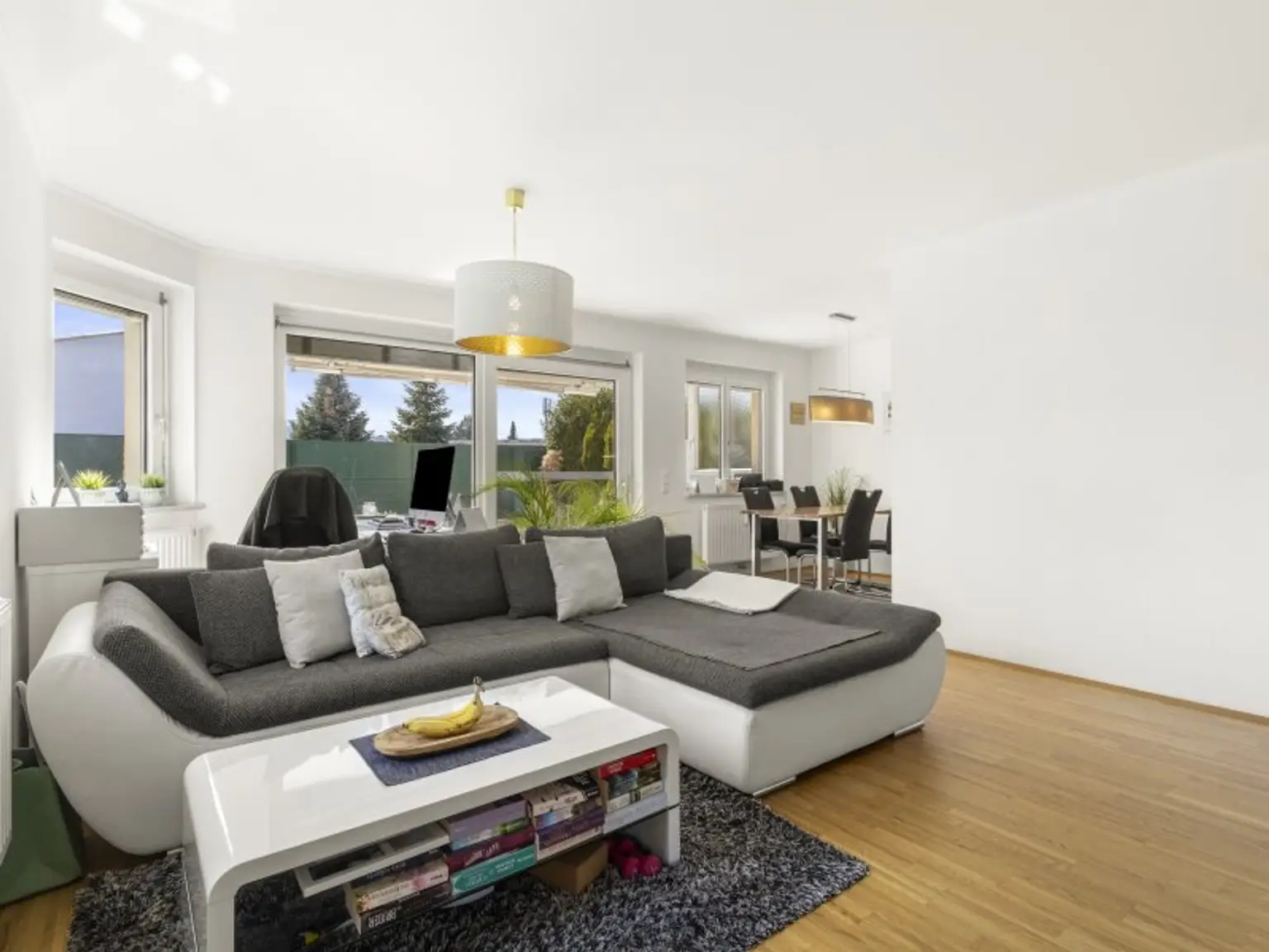 Traumhafte, neuwertige 3 Zi Gartenwohung mit 400m² Eigengarten und Tiefgarage in Waidmannsdorf