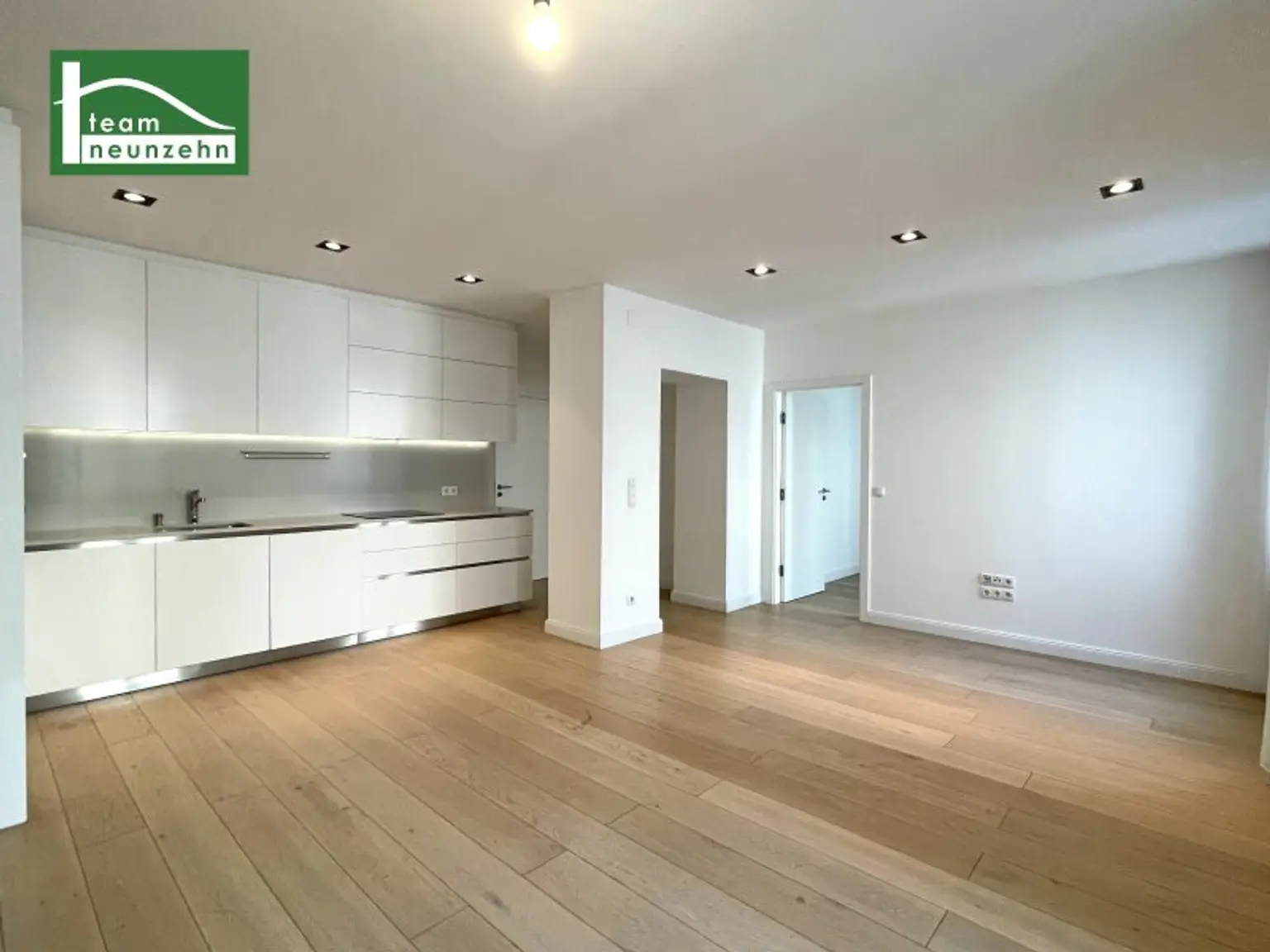 Klimatisierte Wohnung in Hofruhelage am Hohen Markt mit Stellplatzberechtigung! 2 Bäder und Balkon!