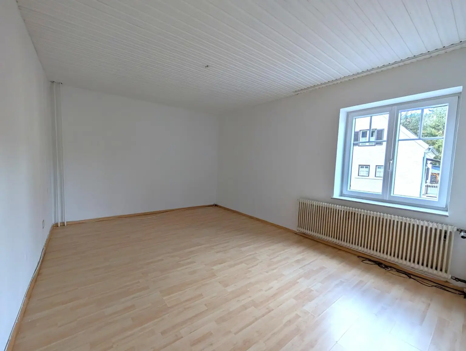 Liebevoll saniertes Einfamilienhaus in Ruhelage m. Doppelgarage - wartet auf Ihren Einzug