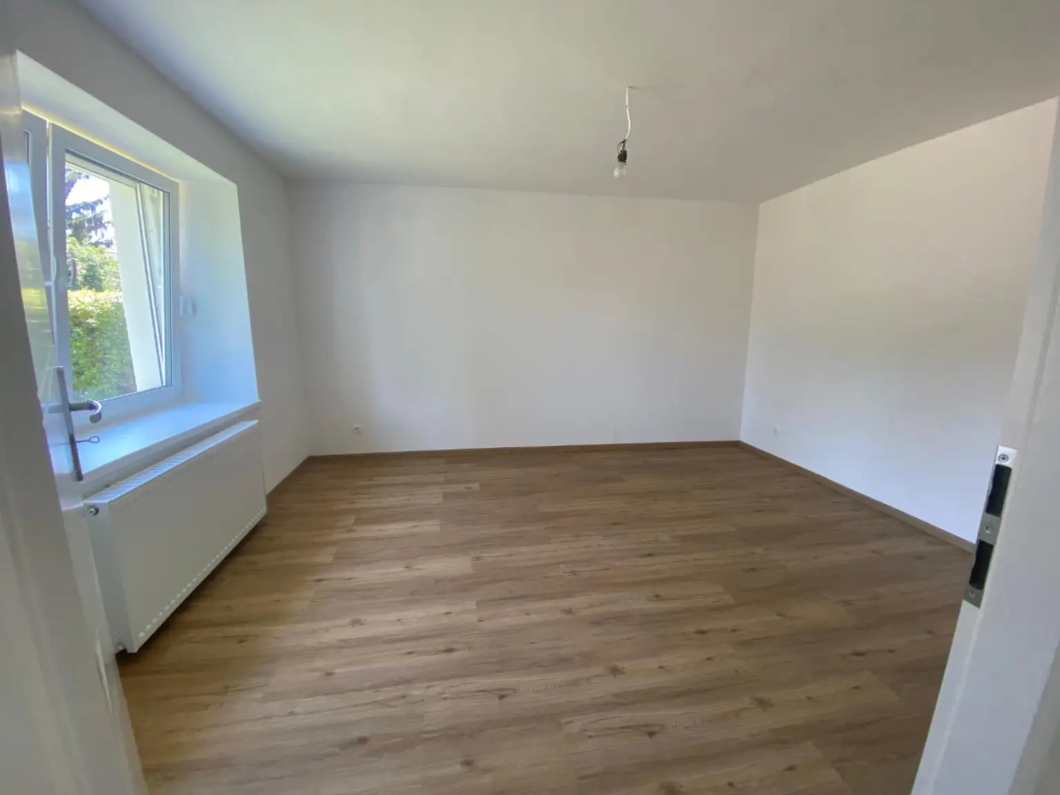 Hübsches Landhaus mit wunderbarem Garten zu vermieten!
