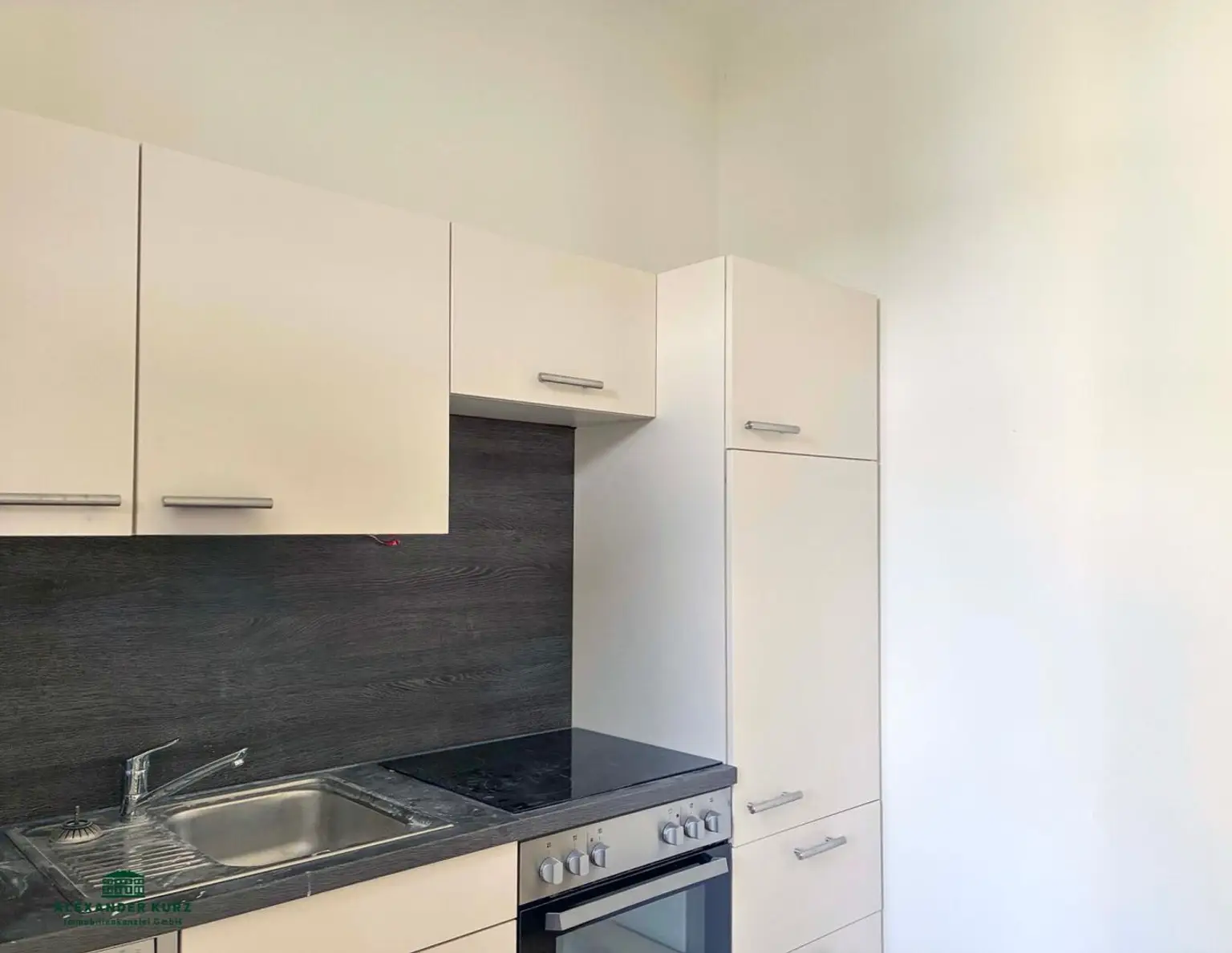 Büro mit Flair und Balkon im Adräviertel