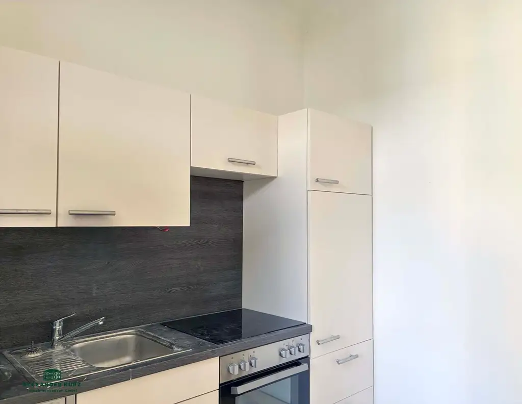 Büro mit Flair und Balkon im Adräviertel
