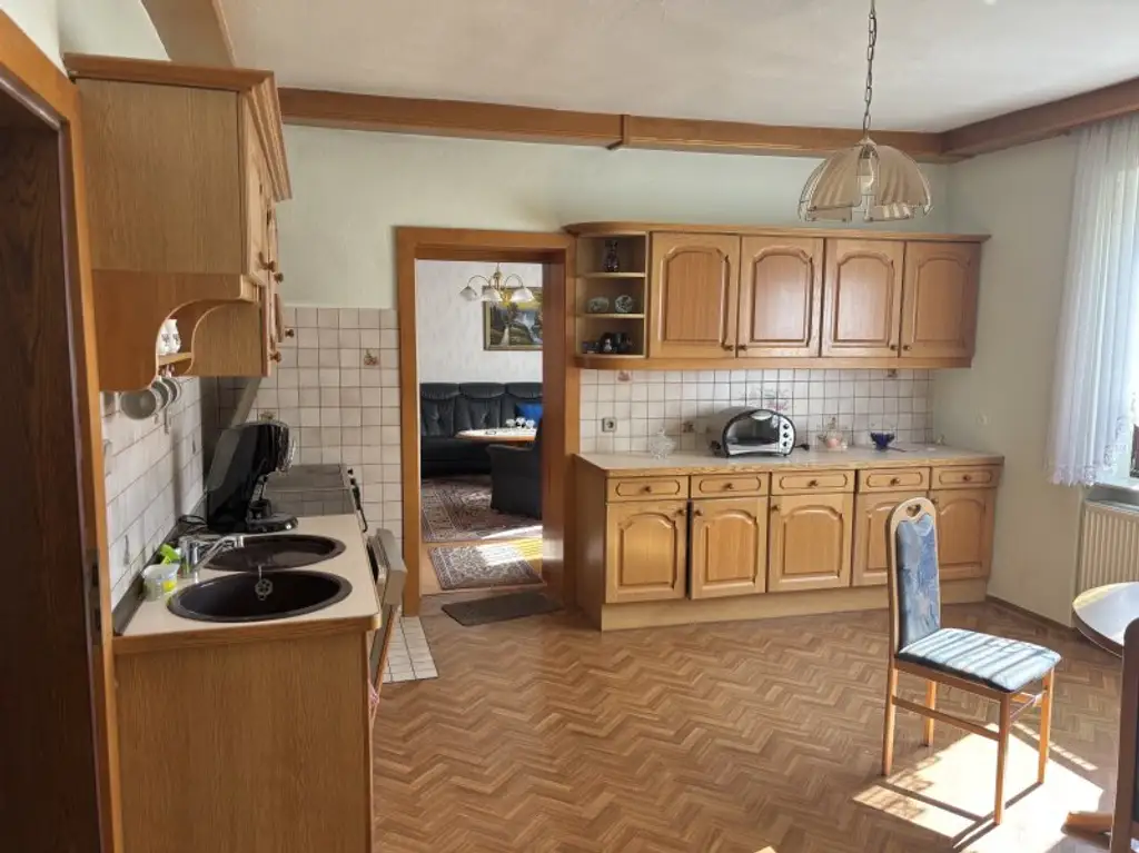 ** CHARMANTES ORIGINAL **  Olbendorf - gepflegter Vierkanthof in Ortslage mit ca. 1470 m2 Eigengrund !!