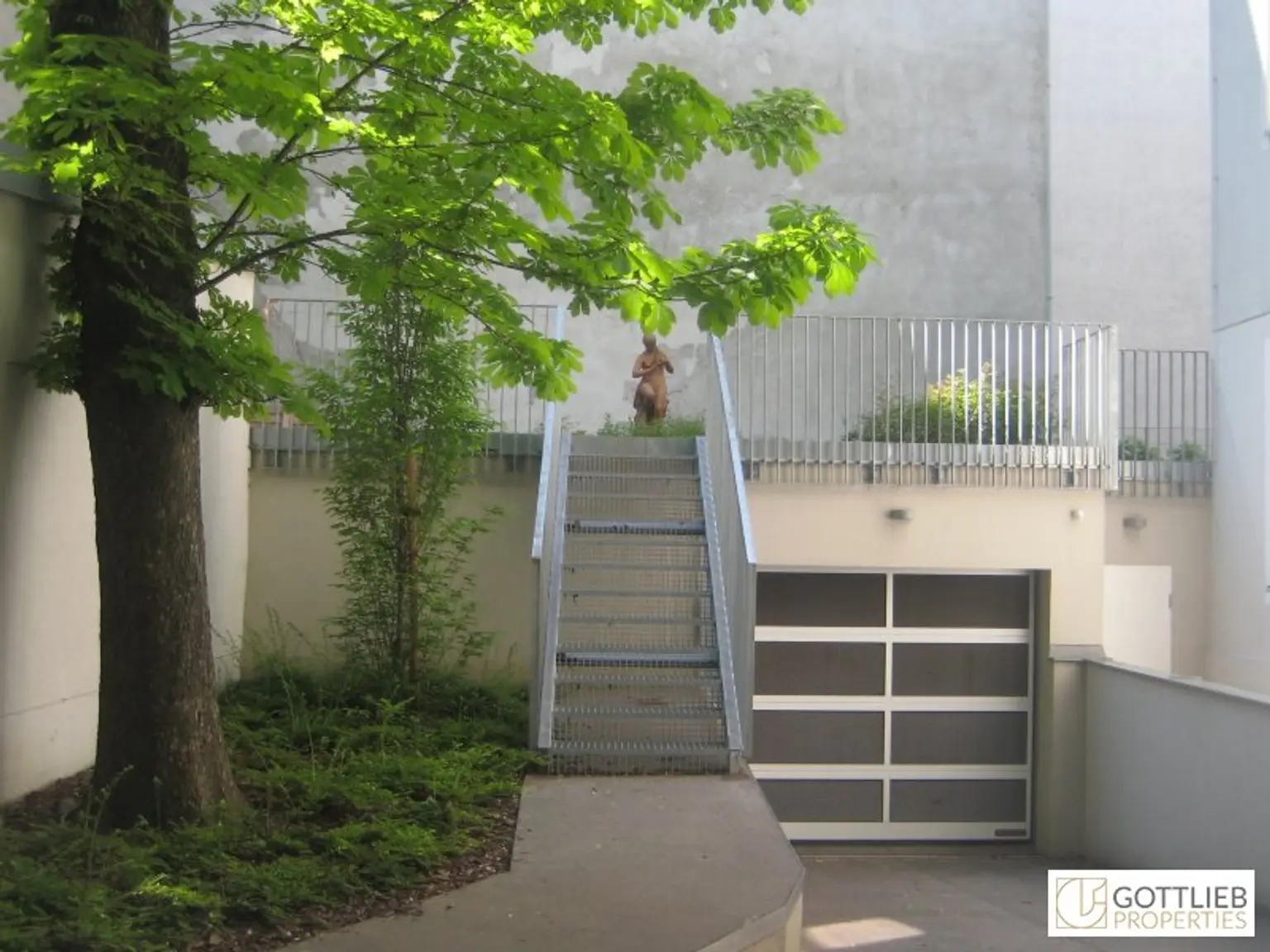 Bestlage Hamerlingplatz! 6-Zimmer-Stilaltbau-Apartment mit herrlicher West-Loggia und optionalem Tiefgaragenplatz in Grünruhelage