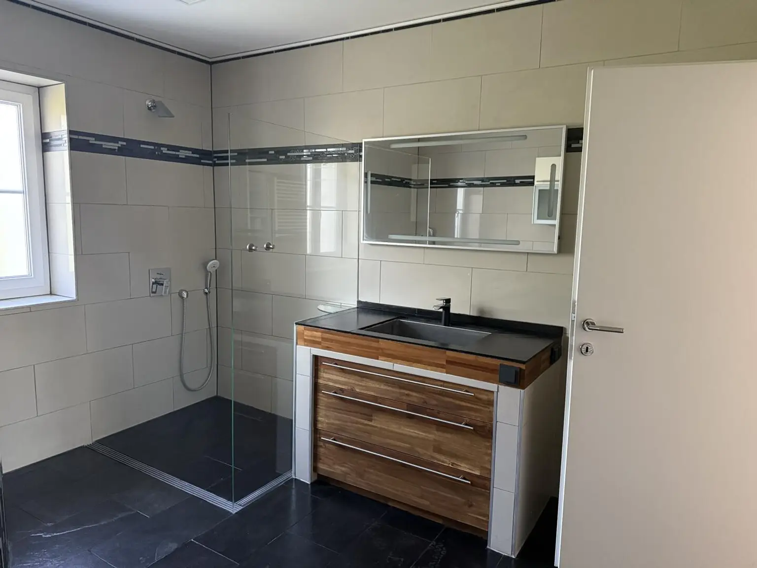 Provisionsfrei!! Großzügige Eigentumswohnung mit Garten, Terrasse & 2 Garagen in Gratwein-Straßengel
