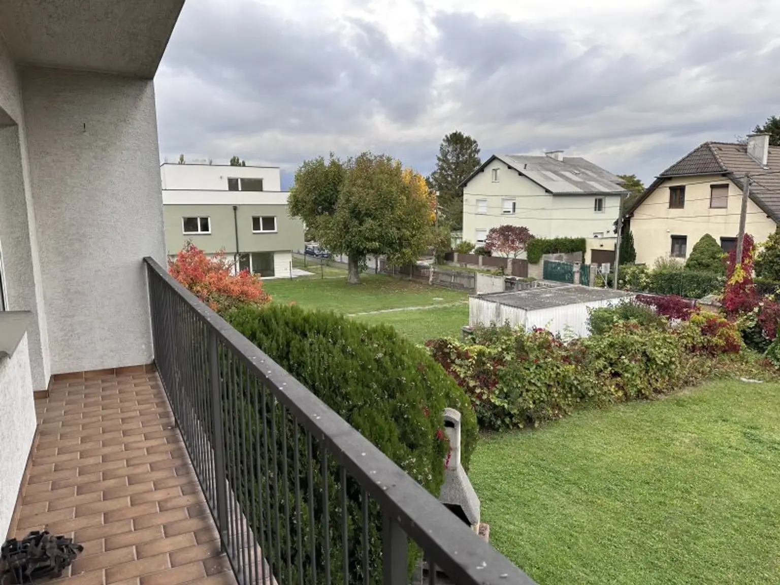 Grundstück mit Zweifamilienhaus in Ruhelage - Variable Gestaltungsmöglichkeiten vorhanden
