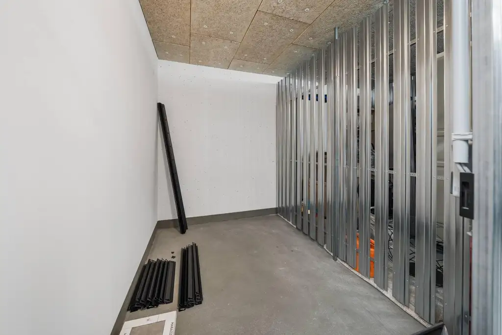 "Neubau-Traum mit Pool & XXL-Balkon - Einziehen & Wohlfühlen!"