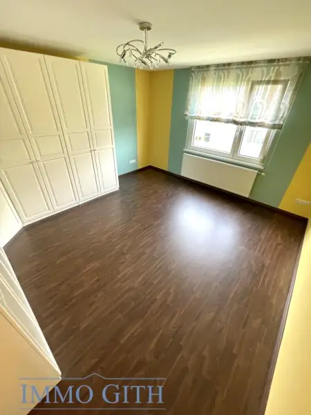 LICHTDURCHFLUTETE CA. 80 m² GROSSE 3-ZIMMER-WOHNUNG MIT BALKON IN GRÜNRUHELAGE VON POTTENSTEIN ZU KAUFEN!