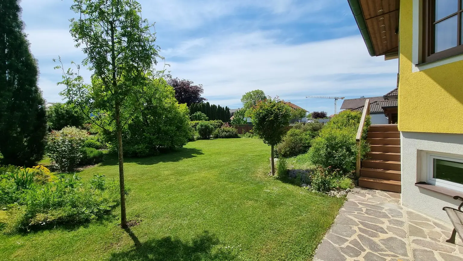 Charmanter Bungalow mit großem Garten, Photovoltaik & Teichanlage