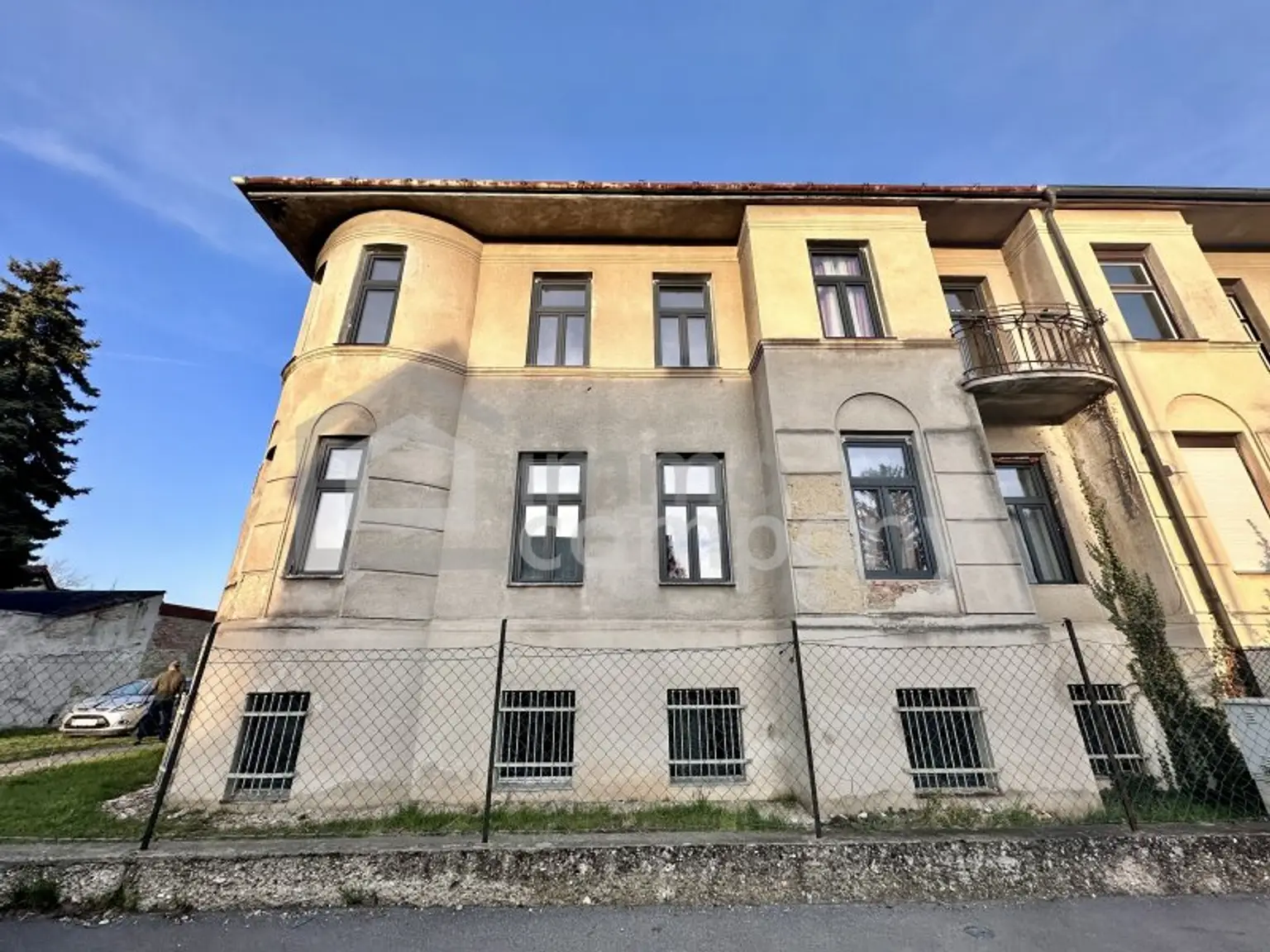 Attraktives Mehrfamilienhaus, Baugrund,  mit großem Potenzial