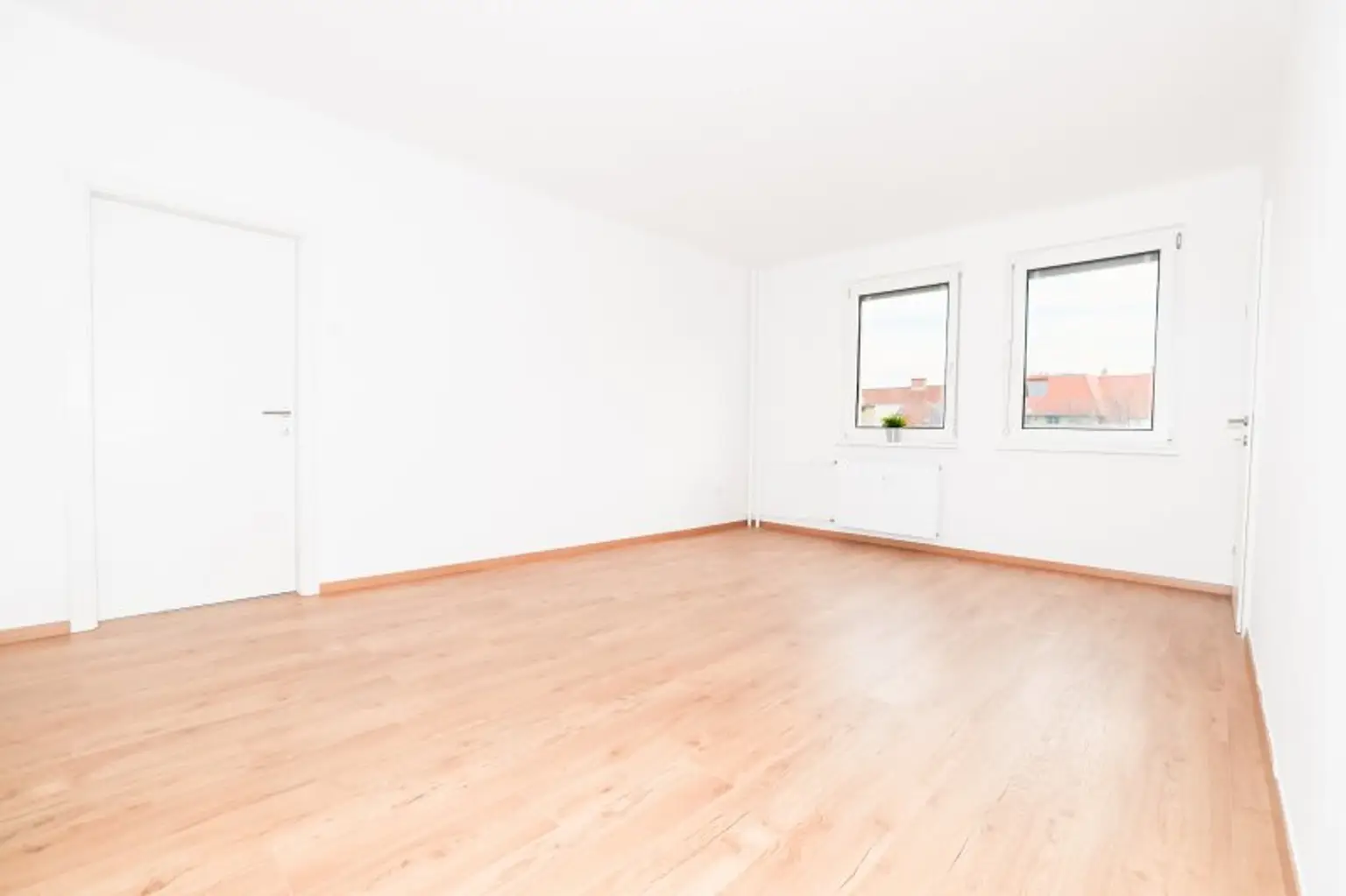 !! WOW !! I TOP-GRUNDRISS I BALKON I BADEWANNE I MODERN SANIERT I OFFENE KÜCHE I 4. STOCK MIT LIFT I HAUSTIERE WILLKOMMEN I PROJEKT WOHNEN I