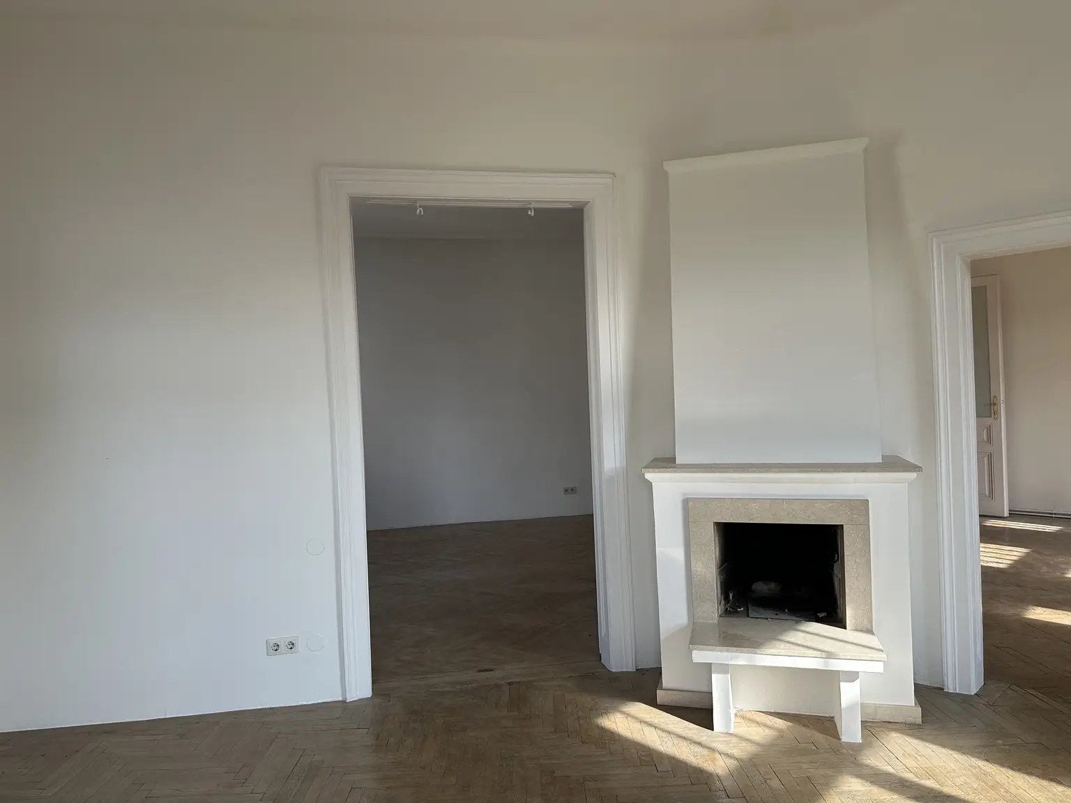 Wiener Klassik: Sanierungsbedürftige Wohnung mit Balkon