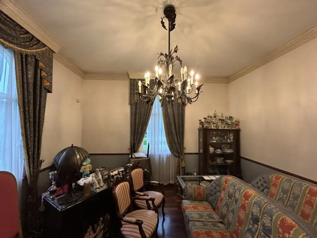 +++ Exklusive Villa im Herzen von Szombathely – Ruheoase auf rund 5300 m² +++