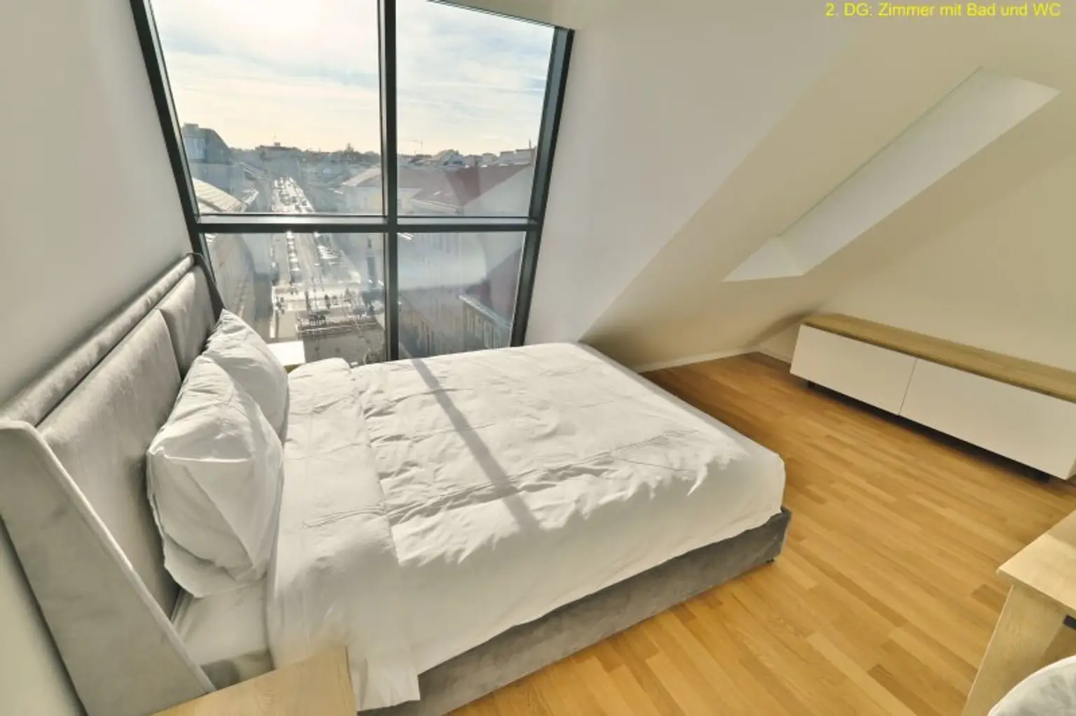 Bezugsfertige Dachwohnung mit 3 Zimmer, großem Balkon und interessanter 36 m² großer Dachterrasse