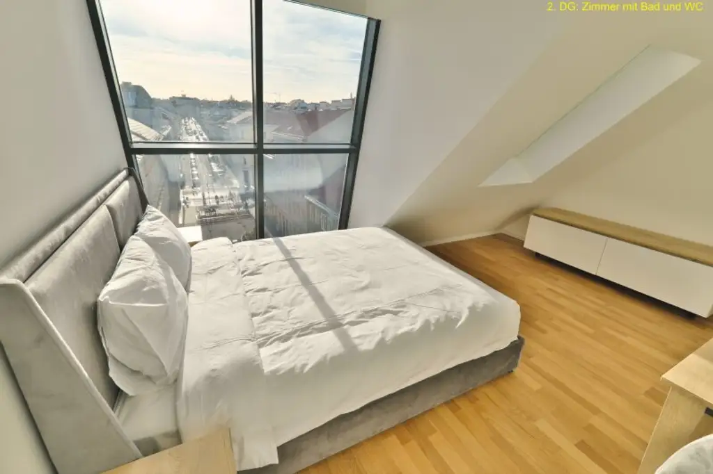 Bezugsfertige Dachwohnung mit 3 Zimmer, großem Balkon und interessanter 36 m² großer Dachterrasse