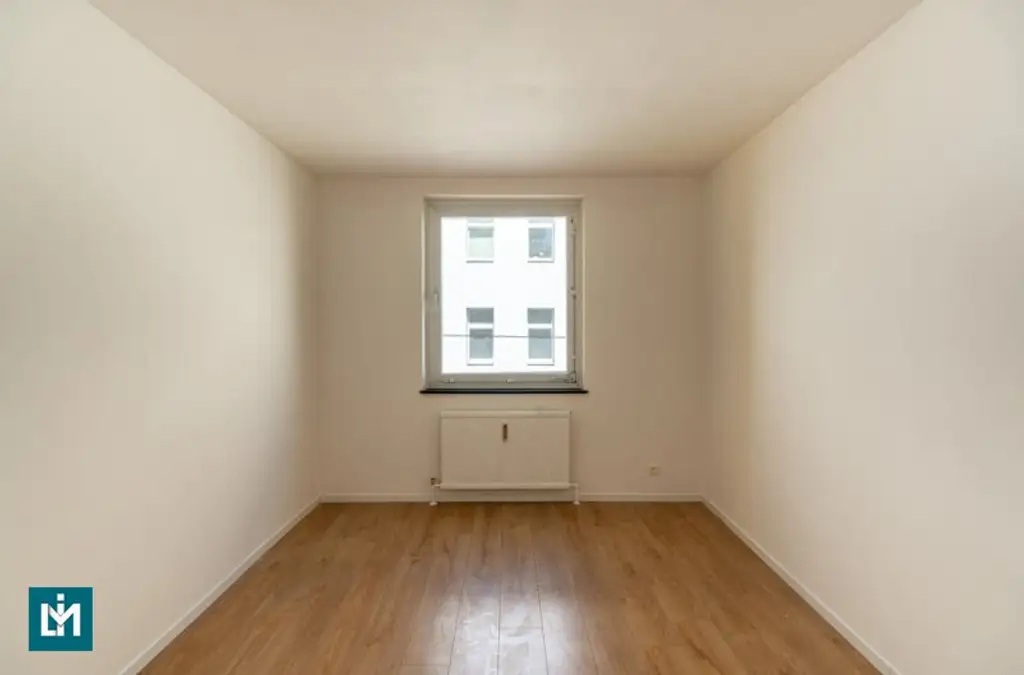 HOCHWERTIGE 3 - ZIMMER WOHNUNG / NÄHE SCN