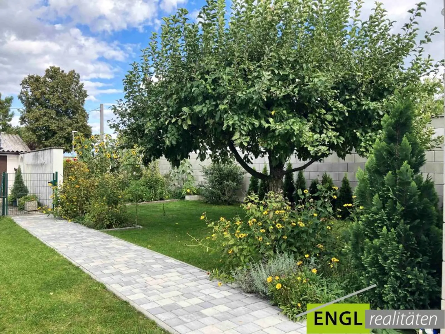 Seitlicher Garten Bereich