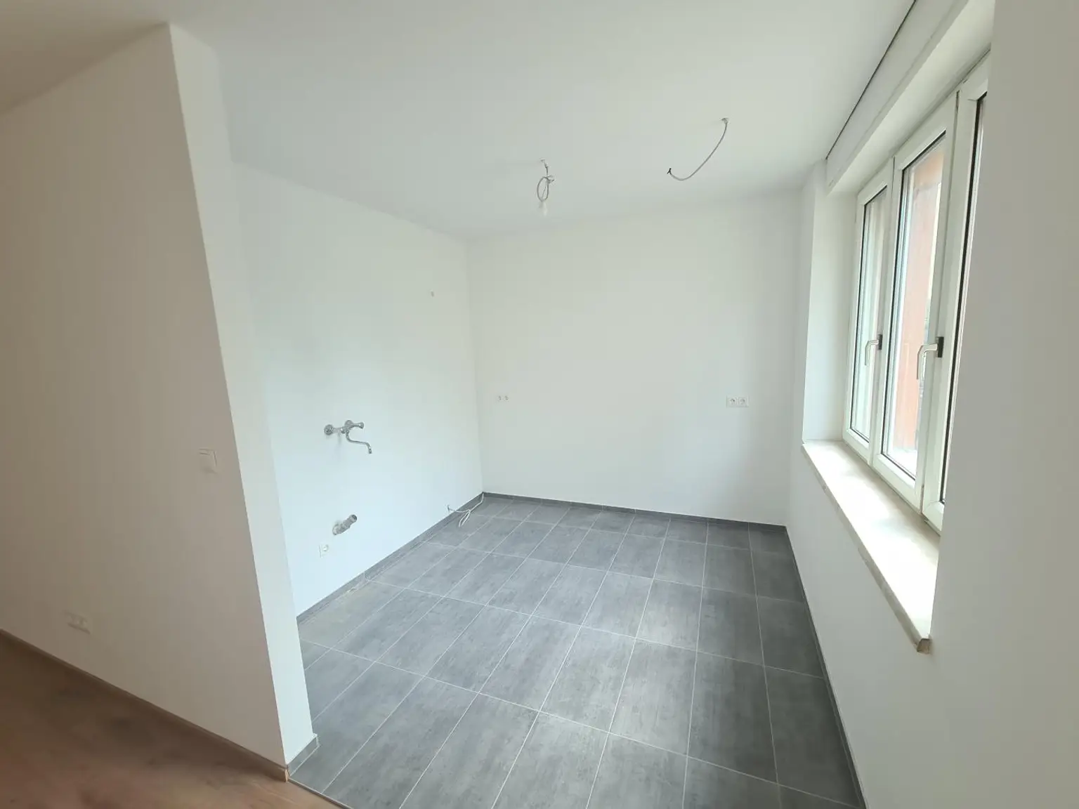Anlegerhit - Komplett sanierte 2-Zimmer Wohnung mit Mieter