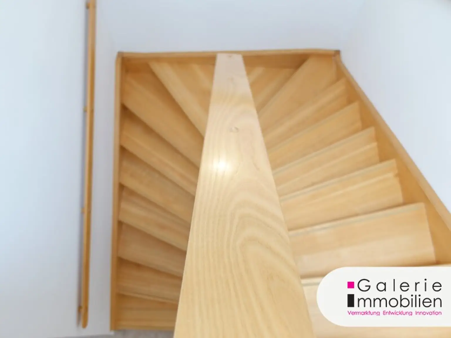 VIDEO: Sehr schöne 4-Zimmer-Maisonette, 3er-WG-geeignet, mit Fernblick und Garage!