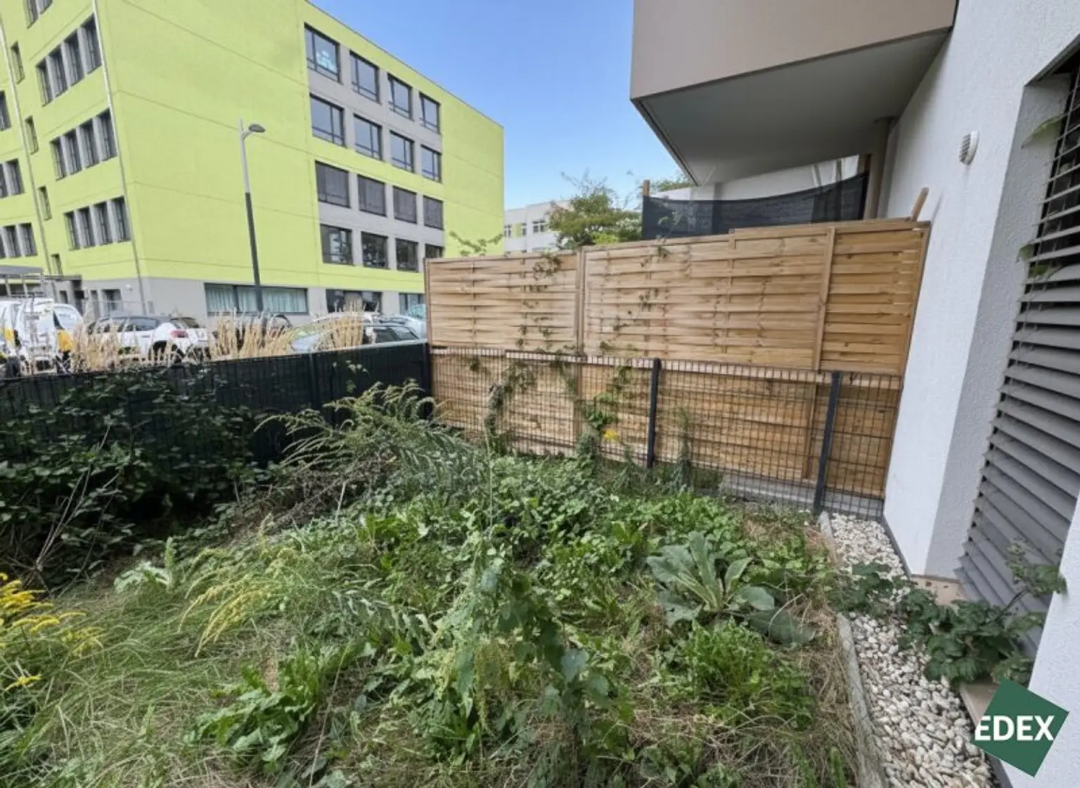 Ab sofort: Moderne 2-Zimmer-Wohnung mit Terrasse und Garten nahe U1