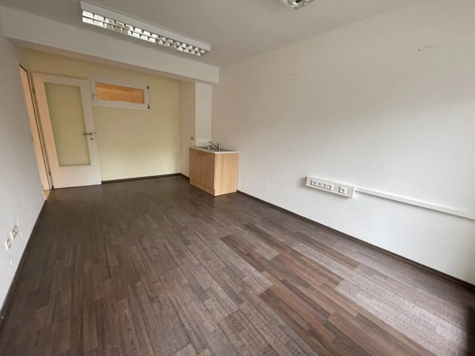 BÜRO oder ORDINATION + U3 Nähe + ca. 100m² TERRASSE + PERFEKTE Lage + SUPER Infrastruktur!