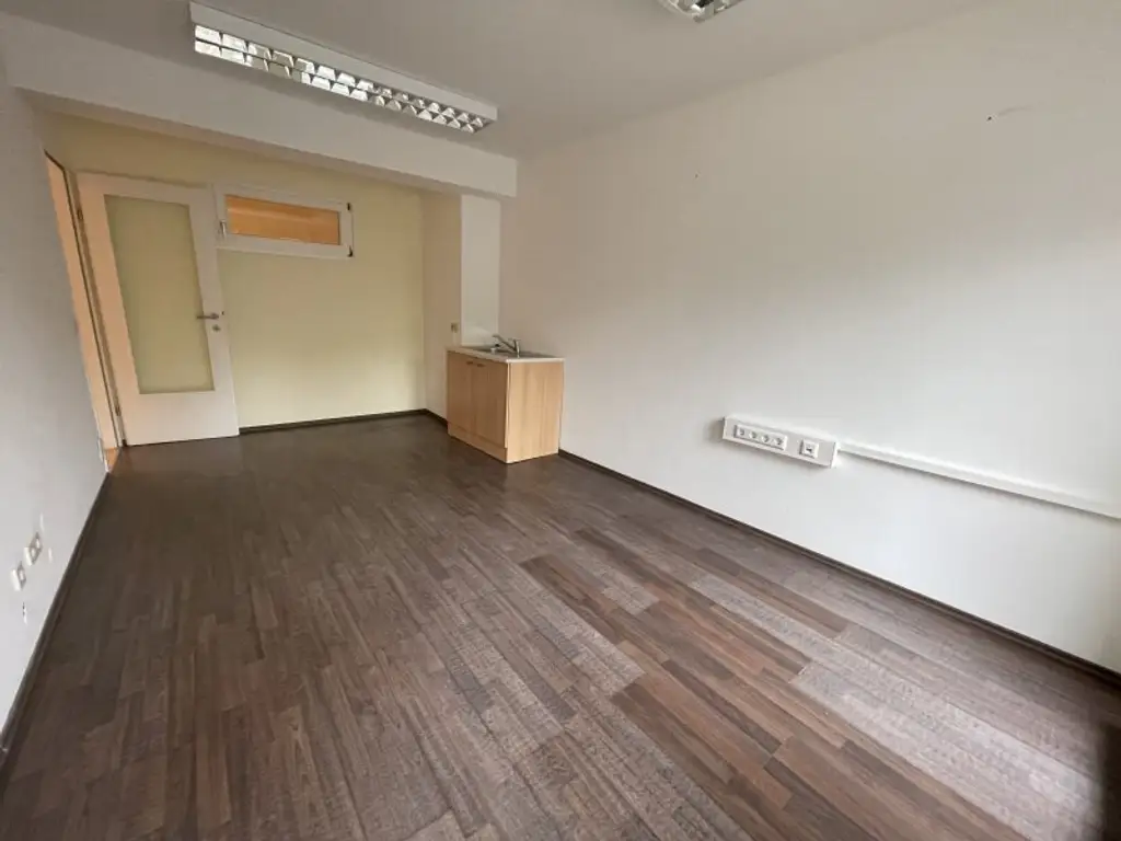 BÜRO oder ORDINATION + U3 Nähe + ca. 100m² TERRASSE + PERFEKTE Lage + SUPER Infrastruktur!