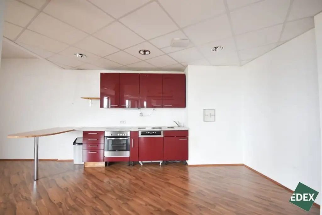 Modernes Büro mit guter Anbindung und Terrasse