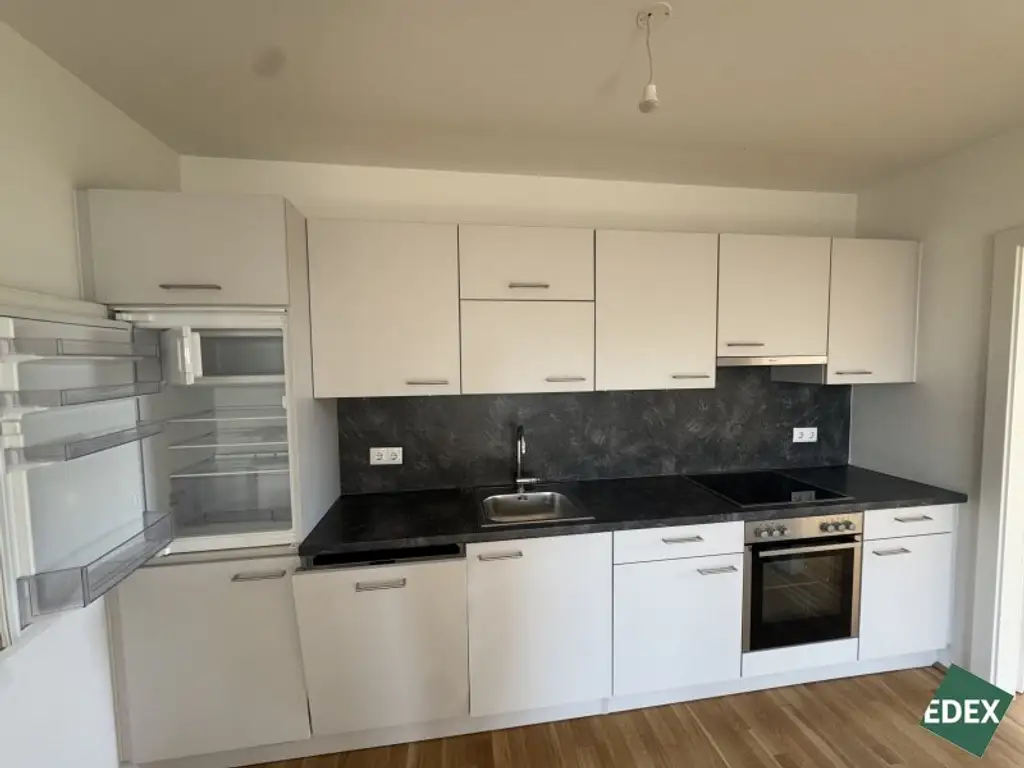 Perfekt für Singles oder Paare: Attraktive 2-Zimmer-Wohnung mit Balkon nahe U1 Rennbahnweg